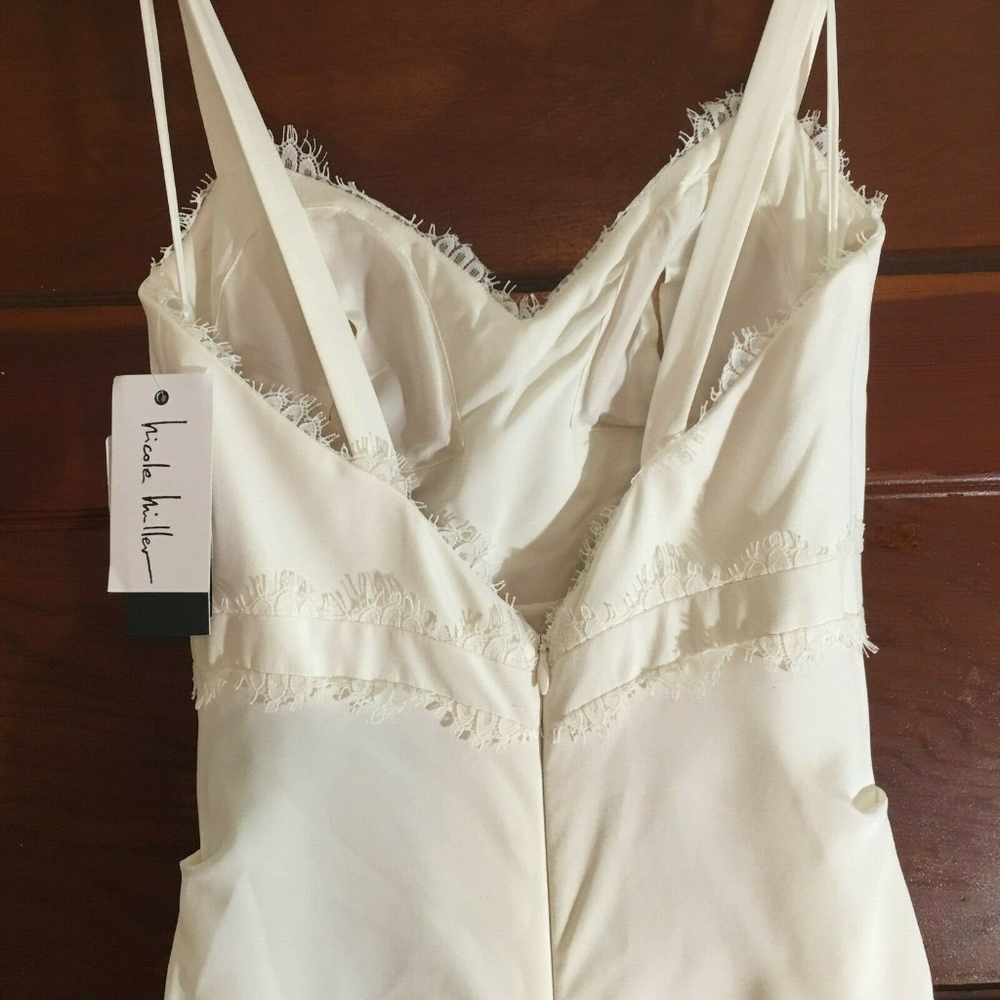 Nicole Miller Elegant White Wedding Dress - Picture 4 of 8